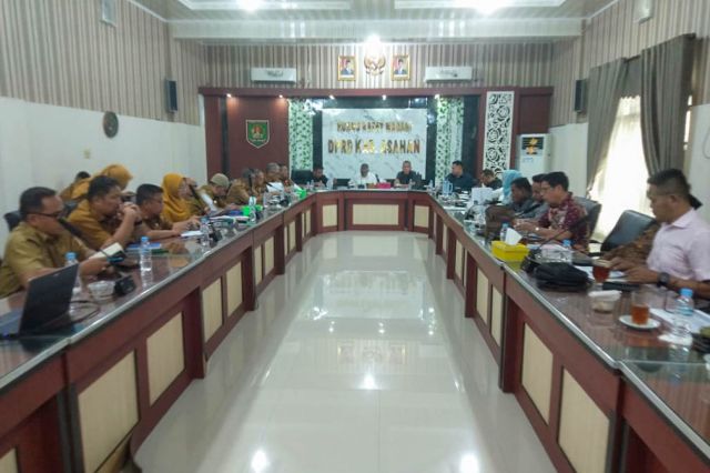 RAPAT EKSPOSE PENYAMPAIAN R-KUA DAN R-PPAS TAHUN ANGGARAN 2026 OLEH TIM ANGGARAN PEMERINTAH DAERAH